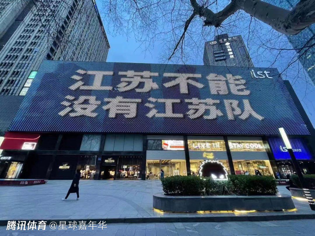 第12分钟，厄德高中路斜塞，萨卡右路禁区内切低射太正被门将没收。